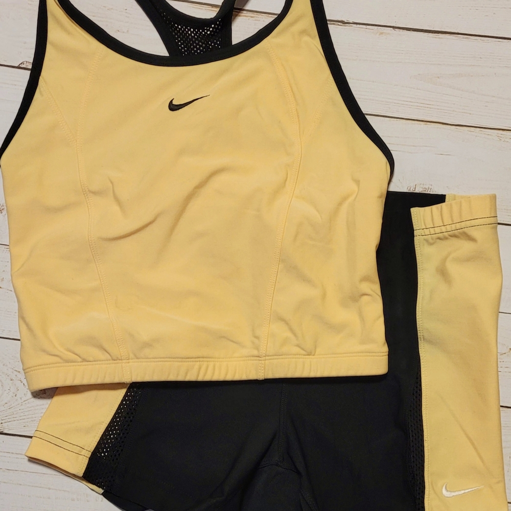 Nike Yellow and Black Athletic Ensemble